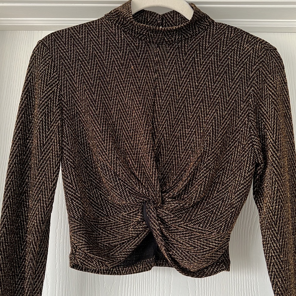 Forever 21 Long Sleeve Black & Gold Cropped Top